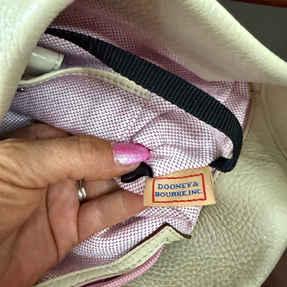 Dooney & Bourke Elegant Cream Leather Women's shoulder bag - Picture 11 of 12